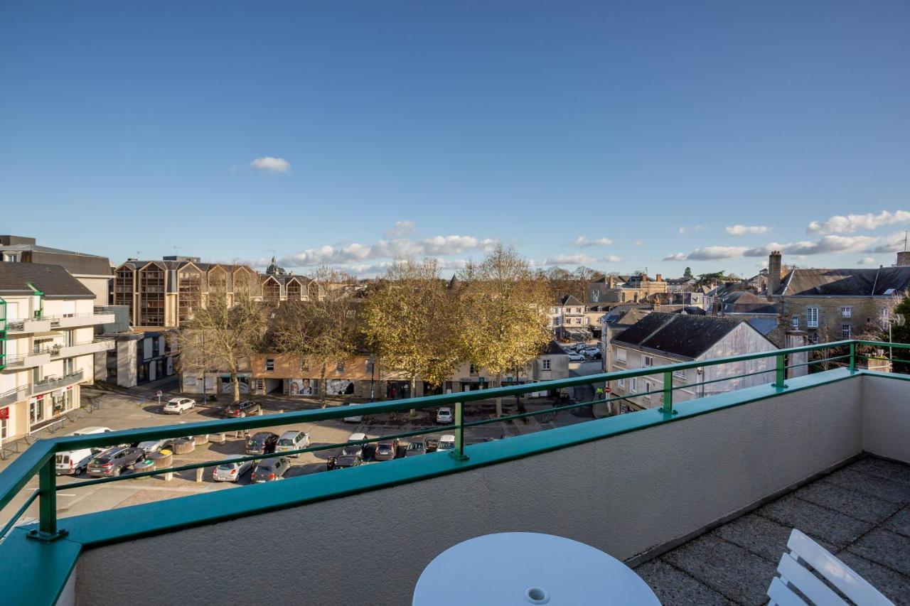 Le Mancini - Parking Et Terrasse Daire Mayenne Dış mekan fotoğraf